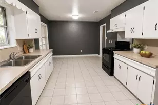 511 Milam St, Luling, TX 78648 - Photo 2
