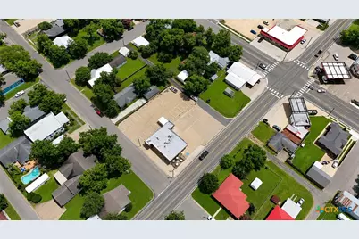 122 E 5th Street, Shiner, TX 77984 - Photo 4