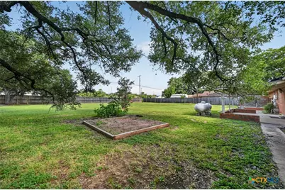 2210 N East Street, Belton, TX 76513 - Photo 32