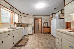 204 Christopher Dr, Eddy, TX 76524 - Photo 12