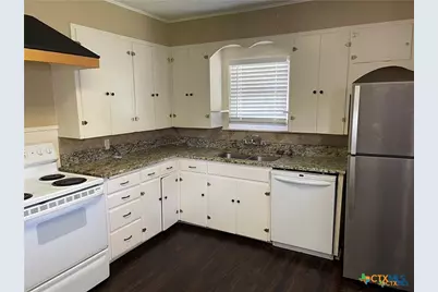 222 S Hickory Avenue, New Braunfels, TX 78130 - Photo 2