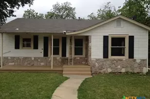 222 S Hickory Ave, New Braunfels, TX 78130 - Photo 1