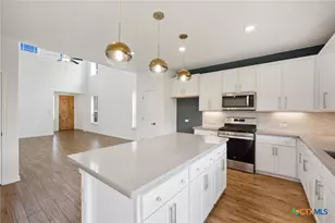 2013 Flametree Ave, New Braunfels, TX 78132 - Photo 8