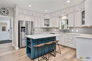 330 Live Oak Hills Ct, San Marcos, TX 78666 - Photo 6