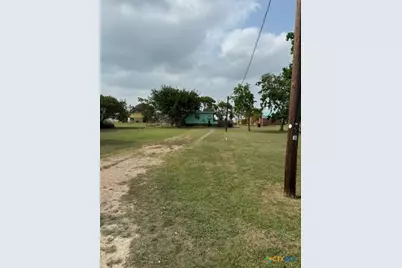154 W Kruse Avenue, Port Lavaca, TX 77979 - Photo 2