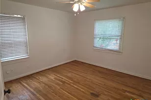 1909 S 15th St, Temple, TX 76504 - Photo 4