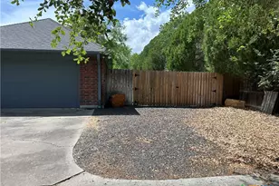 308 Kingwood Forest, Victoria, TX 77904 - Photo 4