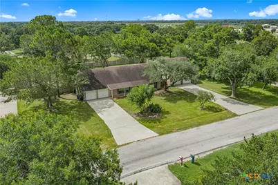 105 Tropical Drive, Victoria, TX 77904 - Photo 4