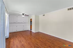 105 Tropical Dr, Victoria, TX 77904 - Photo 8