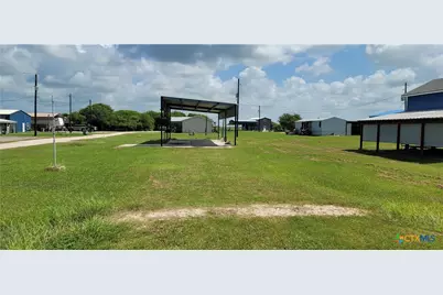 1412 Bill Tindall Avenue, Seadrift, TX 77983 - Photo 2
