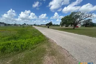 268 W Oaks, Victoria, TX 77905 - Photo 6