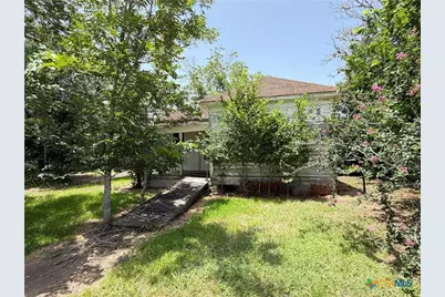 202 Vollentine Street, Yoakum, TX 77995 - Photo 18