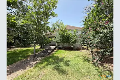 202 Vollentine Street, Yoakum, TX 77995 - Photo 18