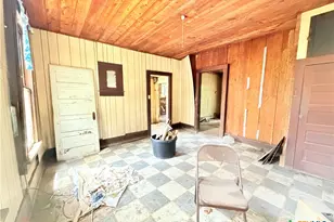 202 Vollentine St, Yoakum, TX 77995 - Photo 4