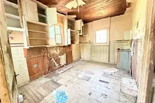 202 Vollentine St, Yoakum, TX 77995 - Photo 8