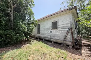 202 Vollentine St, Yoakum, TX 77995 - Photo 16