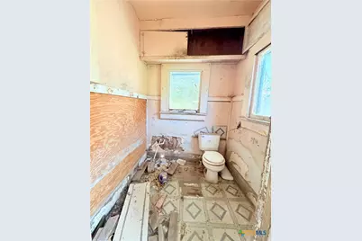202 Vollentine Street, Yoakum, TX 77995 - Photo 12