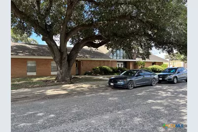 609 E Locust Avenue, Victoria, TX 77901 - Photo 2