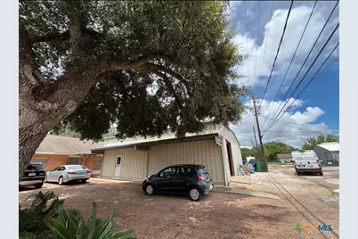 609 E Locust Avenue, Victoria, TX 77901 - Photo 4