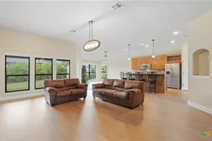 2262 Sun Chase Blvd, New Braunfels, TX 78130 - Photo 2