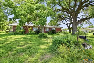 194 Club Dr, Victoria, TX 77905 - Photo 2