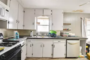 194 Club Dr, Victoria, TX 77905 - Photo 10