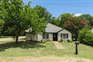 600 Garfield St, McGregor, TX 76657 - Photo 2