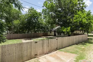 600 Garfield St, McGregor, TX 76657 - Photo 24