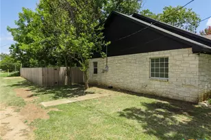 600 Garfield St, McGregor, TX 76657 - Photo 8