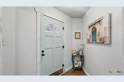 733 E Krezdorn Street, Seguin, TX 78155 - Photo 2