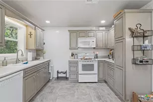 733 E Krezdorn St, Seguin, TX 78155 - Photo 12