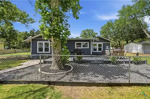 733 E Krezdorn St, Seguin, TX 78155 - Photo 30