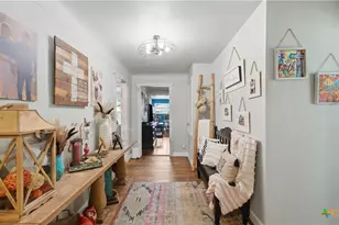 733 E Krezdorn St, Seguin, TX 78155 - Photo 6