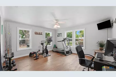 733 E Krezdorn Street, Seguin, TX 78155 - Photo 18