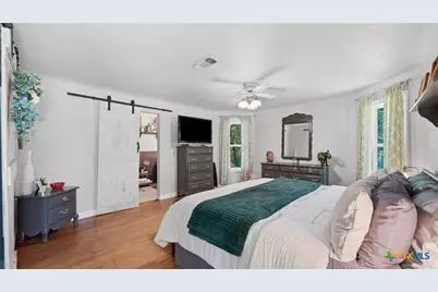 733 E Krezdorn Street, Seguin, TX 78155 - Photo 20