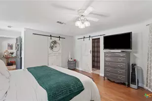 733 E Krezdorn St, Seguin, TX 78155 - Photo 22