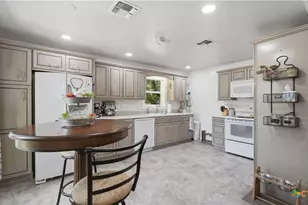 733 E Krezdorn St, Seguin, TX 78155 - Photo 10