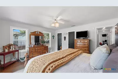 733 E Krezdorn Street, Seguin, TX 78155 - Photo 14