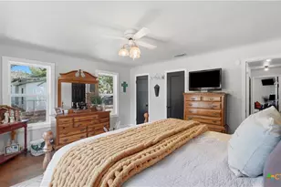 733 E Krezdorn St, Seguin, TX 78155 - Photo 14