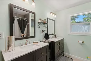 733 E Krezdorn St, Seguin, TX 78155 - Photo 16