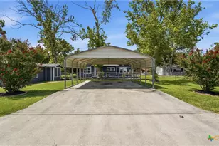 733 E Krezdorn St, Seguin, TX 78155 - Photo 28
