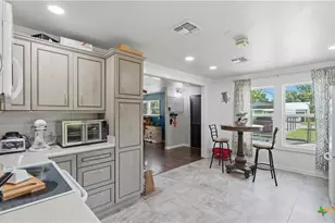 733 E Krezdorn St, Seguin, TX 78155 - Photo 1