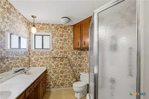 996 Carefree Dr, Victoria, TX 77905 - Photo 18