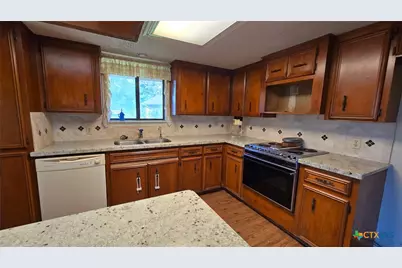 996 Carefree Drive, Victoria, TX 77905 - Photo 2