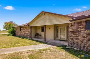 996 Carefree Dr, Victoria, TX 77905 - Photo 8