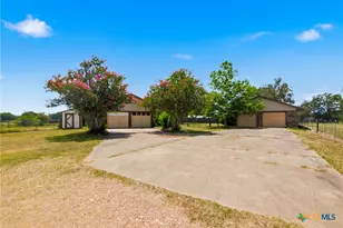 996 Carefree Dr, Victoria, TX 77905 - Photo 4
