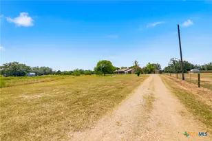 996 Carefree Dr, Victoria, TX 77905 - Photo 2