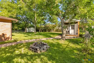 2105 E Mistletoe Ave, Victoria, TX 77901 - Photo 18