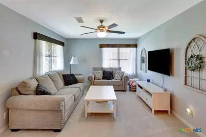 2105 E Mistletoe Avenue, Victoria, TX 77901 - Photo 2