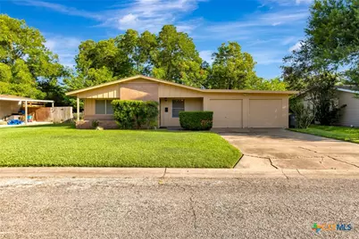 2105 E Mistletoe Avenue, Victoria, TX 77901 - Photo 1